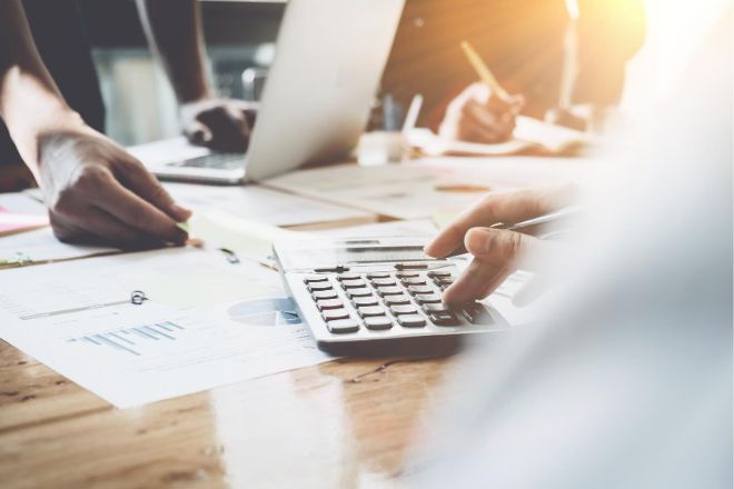 Reunión con asesoría integral para empresas y autónomos en Valencia