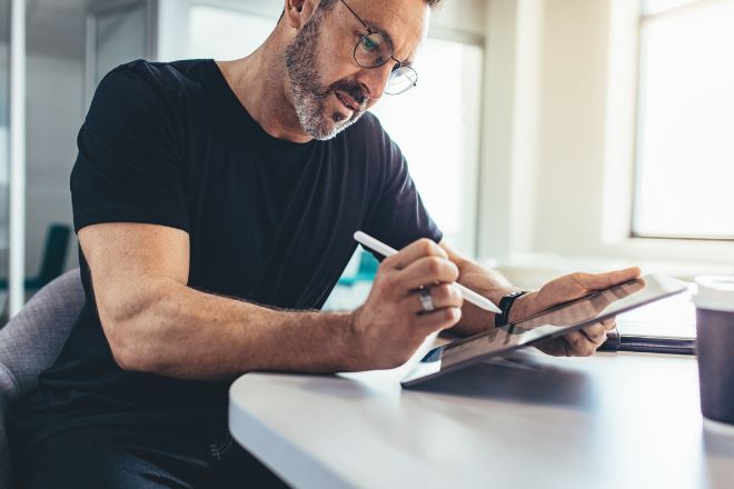 hombre autónomo emprendedor